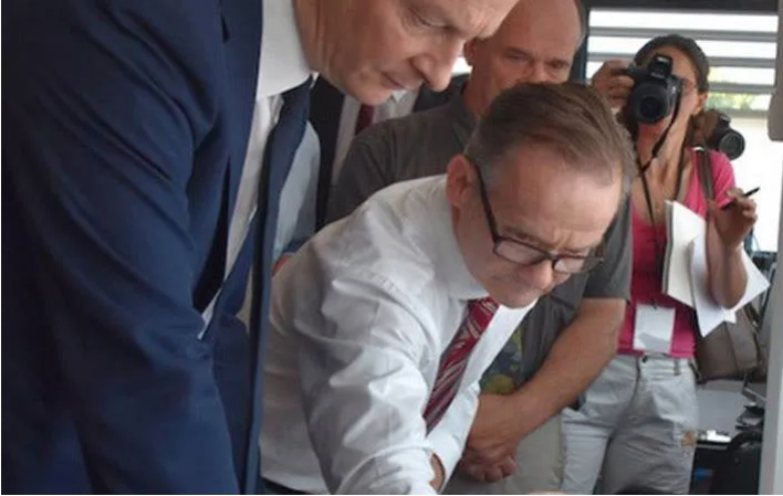 Palarum PUP® Smart Sock Impresses French Minister